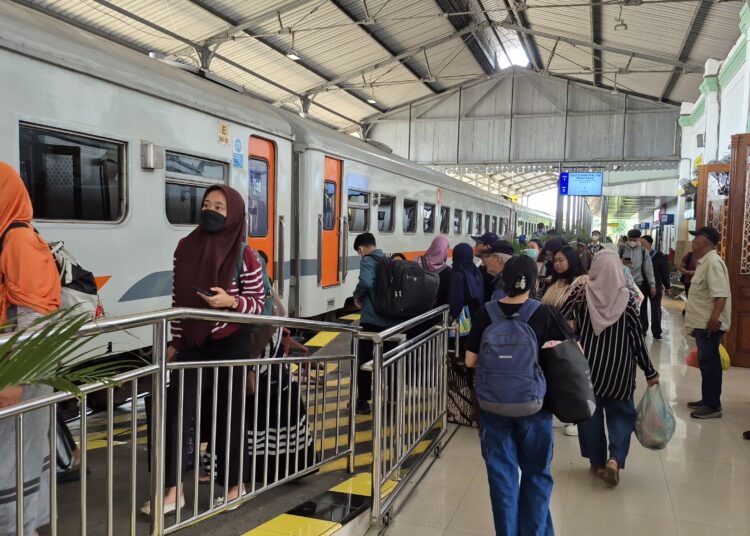Akomodir Lonjakan Penumpang Selama Angkutan Nataru 2025/2026, KAI Daop 7 Madiun Tambah Satu Rangkaian KA Brantas