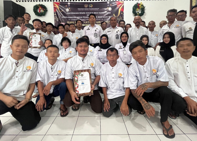 17 Narapidana Lapas Kelas IIA Kediri Terima Remisi Khusus Natal
