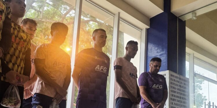 Berlaga di Kanjuruhan, Persik Kediri Doa Bersama di Gate 13