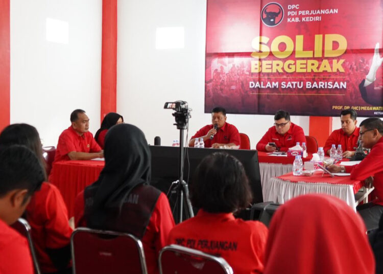 Ketua DPC PDI Perjuangan Handindhito Instruksikan Kader Turun ke Akar Rumput, Gandeng Pemuda