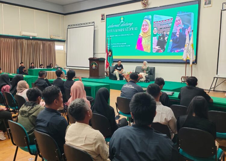 HIPMI PT UNISKA Gelar Pelatihan Enterpreneur Bagi Mahasiswa