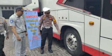 Operasi Keselamatan Semeru, Petugas Gabungan Lakukan Ramp Check Bus Pastikan Armada Laik Pakai