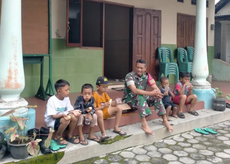 Satgas TMMD ke-127 Kediri Perkuat Kedekatan Humanis dengan Anak-Anak Desa Gadungan