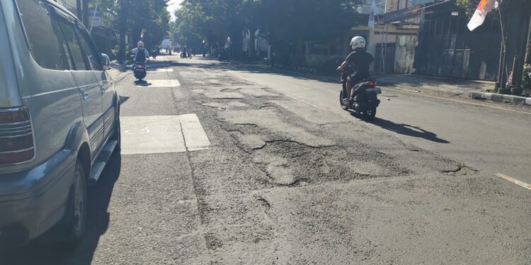 Jalan Imam Bonjol Kota Kediri Rusak, Bahayakan Pengguna Jalan