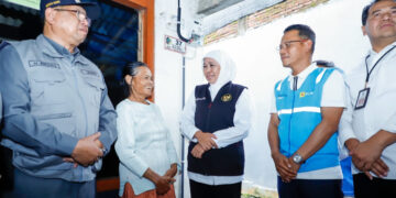 Khofifah Targetkan Percepatan Elektrifikasi 100 Persen, Siap Pasang Listrik Gratis Bagi 3.400 Rumah Tangga Miskin di Jatim