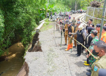 Gubernur Khofifah Turun Langsung ke Lokasi Bencana Banjir Probolinggo