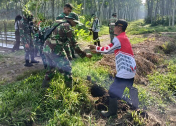 TNI Bersama Warga Hijaukan Cagar Alam Simpenan Kediri