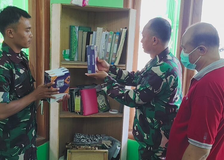 Sambut Ramadan, Koramil Pesantren Distribusikan 400 Mushaf Al-Qur’an ke Masjid dan Musala