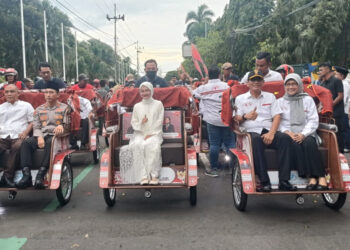 Lansia Tak Lagi Menggowes, 200 Tukang Becak di Kota Kediri Terima Becak Listrik dari Presiden