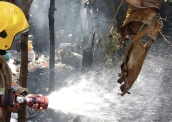 Dua Kebakaran Landa Kediri dalam Sehari: Gudang Rosok dan Rumah Warga Hangus