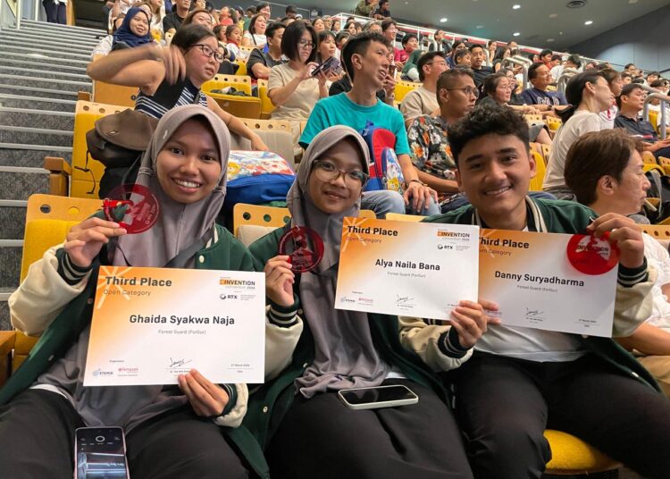 Tiga Santri IIBS Imam Balqi Pare Raih Juara 3 di Singapore Invention Convention 2026