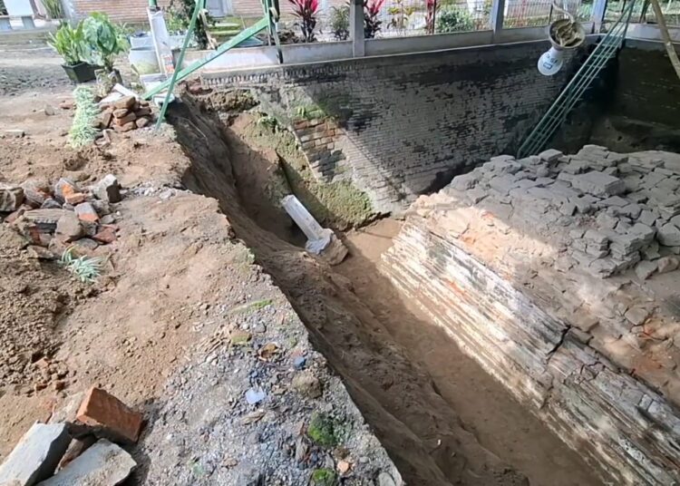 Cuaca Ekstrem di Kediri: Situs Candi Dorok Longsor dan Ratusan Warga Besowo Krisis Air