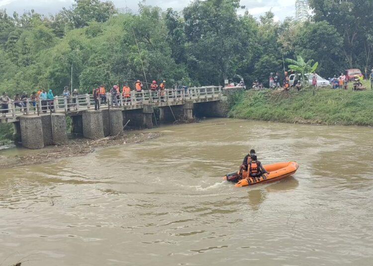 Pencarian Bocah 7 Tahun yang Hanyut di Sungai Bendo Mongal Kediri Terus Diperluas