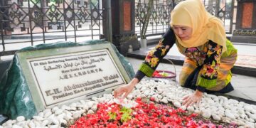 Jelang Idul Fitri 1447 H, Khofifah Ziarah ke Makam Gus Dur
