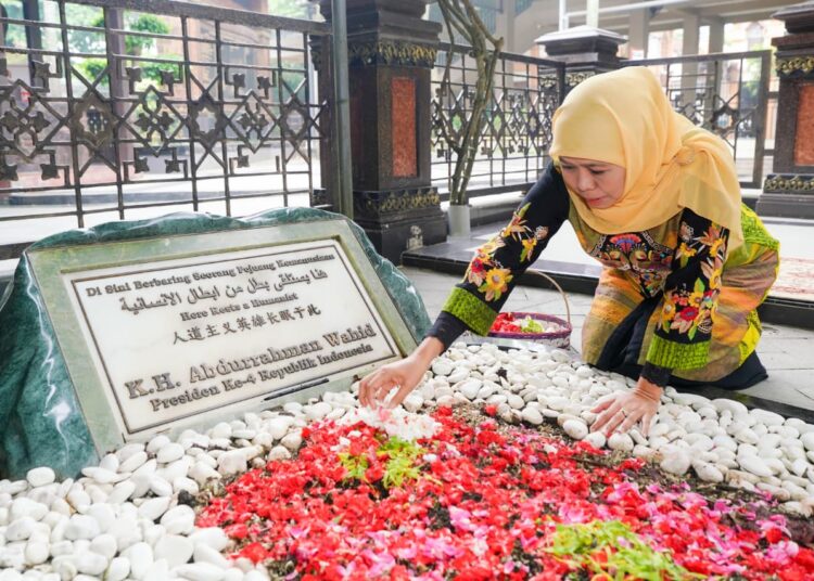 Jelang Idul Fitri 1447 H, Khofifah Ziarah ke Makam Gus Dur