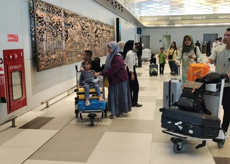 Puncak Arus Mudik Lebaran 14$7 H, Penumpang Padati Bandara Internasional Dhoho Kediri