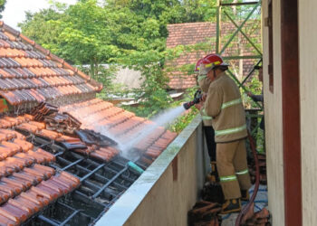 Korsleting Listrik Picu Kebakaran Rumah dan Musholla di Kediri dalam Sehari, Kerugian Capai Puluhan Juta