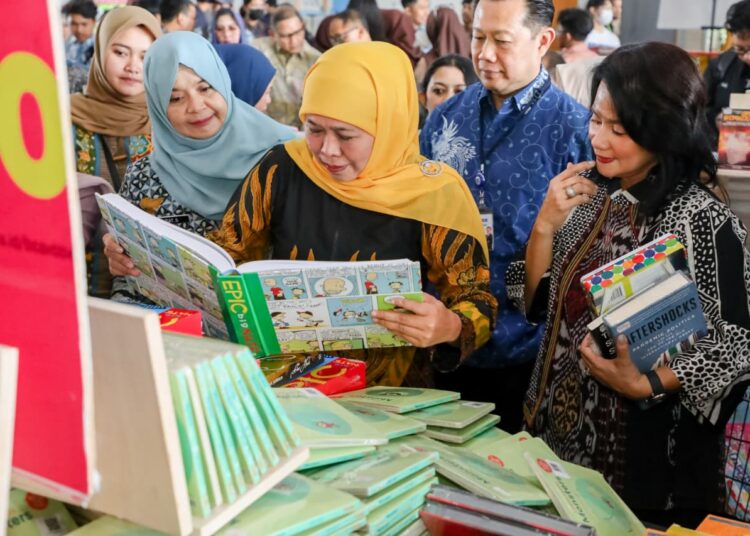 Hari Buku Sedunia 2026, Khofifah Ajak Perkuat Budaya Membaca untuk Wujudkan SDM Berdaya Saing Global