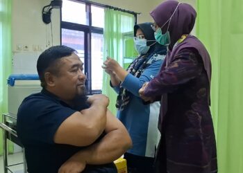 Wujudkan Haji Sehat, Calon Jemaah Haji Kota Kediri Terima Vaksinasi untuk Perkuat Imunitas
