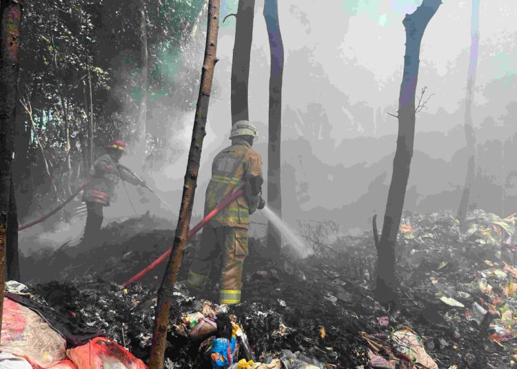 Diduga Akibat Pembakaran Sampah, Gudang Rosok di Plosoklaten Kediri Terbakar