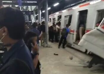 KRL Commuter Line Alami Kecelakaan di Stasiun Bekasi, Penumpang Panik