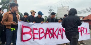 Puluhan Mahasiswa UB Kediri Demo Tuntut Keadilan untuk Andrie Yunus hingga