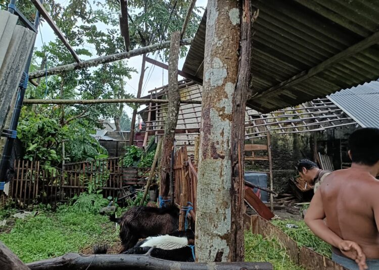 Hujan Deras Disertai Angin Kencang, Tiga Rumah Warga Rusak
