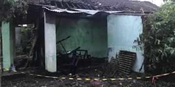 Kebakaran Hanguskan Rumah Lansia, Diduga Akibat Pembakaran Sampah