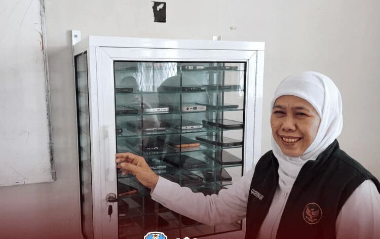 Penggunaan Gadget di Sekolah Resmi Diterapkan di SMA, SMK dan SLB se-Jatim