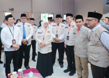 Haji 2026, Khofifah Dilantik Sebagai Koordinator PPIH Embarkasi Surabaya 2026