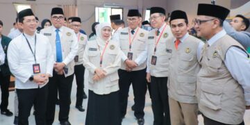 Haji 2026, Khofifah Dilantik Sebagai Koordinator PPIH Embarkasi Surabaya 2026