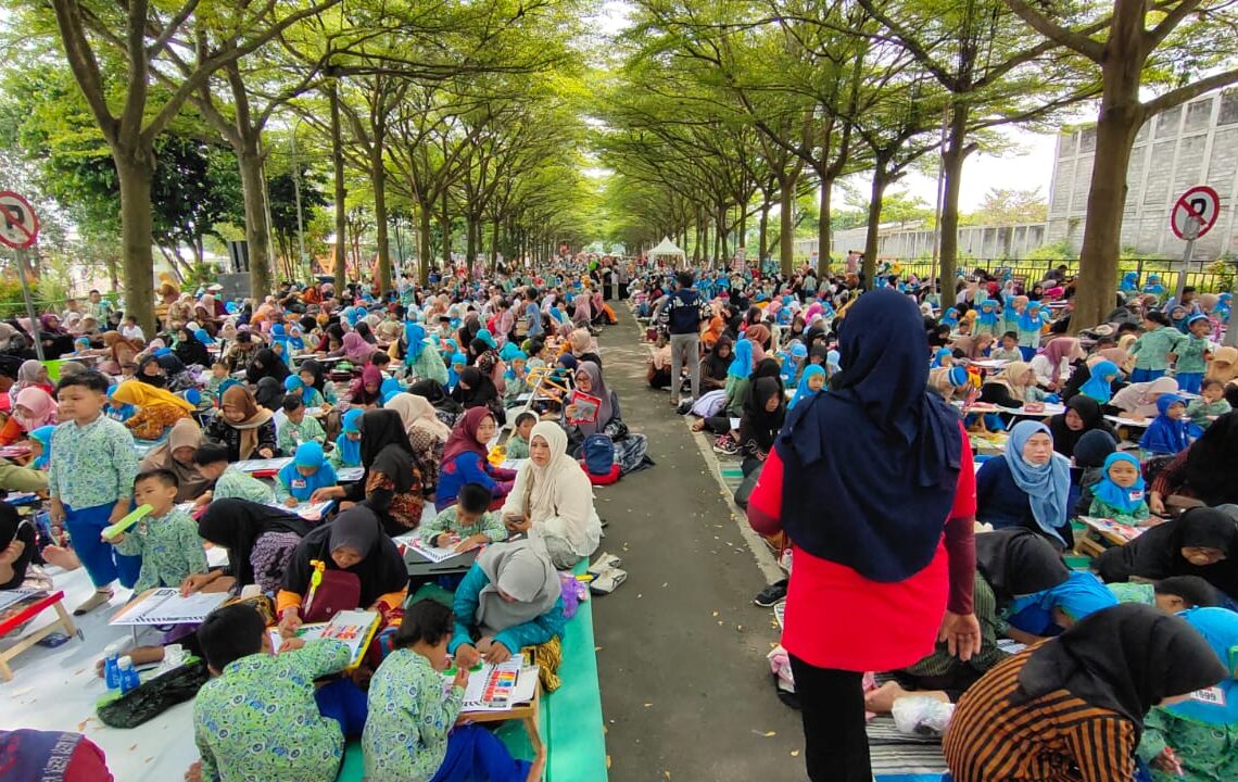 Rayakan Hari Kartini, 6.000 Peserta Ikuti Lomba Mewarnai Berbasis Teknologi di Kediri