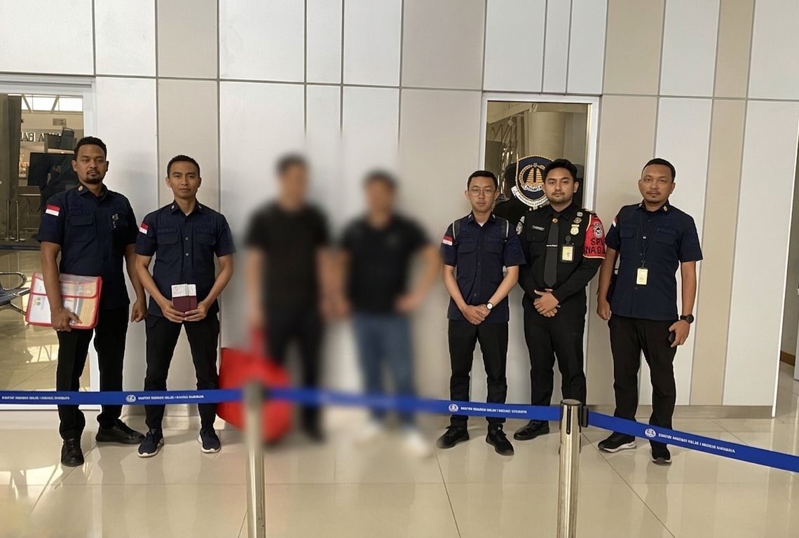 Menyalahgunakan Ijin Tinggal Keimigrasian, Dua Warga Tiongkok Dideportasi