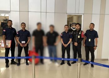 Menyalahgunakan Ijin Tinggal Keimigrasian, Dua Warga Tiongkok Dideportasi