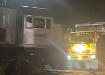 Truk Mogok Dihantam KA Commuter Line Dhoho di Blitar, Perjalanan Sempat Lumpuh