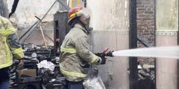 Diduga Korsleting Listrik, Rumah Warga di Banyakan Kediri Hangus Terbakar