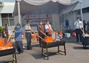 Kejari Kota Kediri Musnahkan 1,9 Kg Sabu dan 750 Ribu Pil Double L