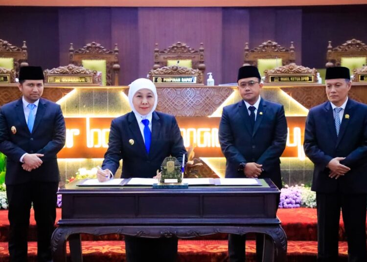 Sahkan 2 Raperda, Pemprov Jatim Fokus Optimalkan BUMD Migas dan Hilirisasi Ekonomi Kreatif