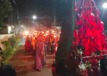 Sambut Idul Adha 1447 H, Ratusan Santri di Kediri Gelar Pawai Obor dan Kirab Gunungan Sayur