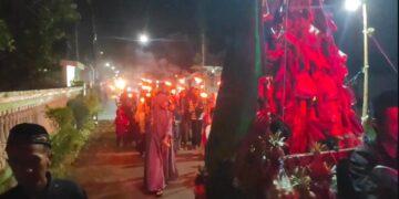 Sambut Idul Adha 1447 H, Ratusan Santri di Kediri Gelar Pawai Obor dan Kirab Gunungan Sayur