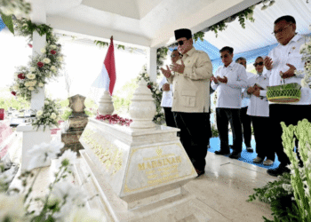 Khidmat dan Penuh Makna, Presiden Prabowo Berziarah ke Makam Marsinah