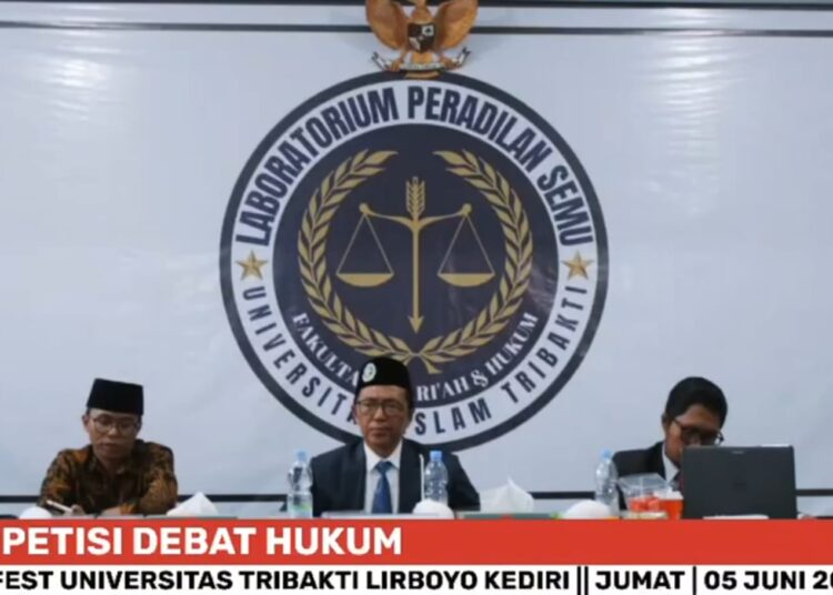 Delegasi Mahasiswa Ikuti Kompetisi Debat Hukum dalam Ajang Semi Fest Universitas Tribakti Lirboyo Kediri