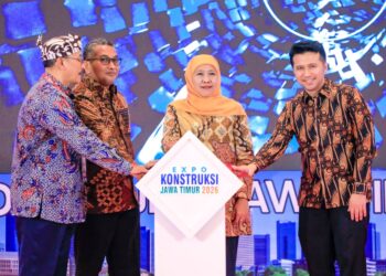 Kukuhkan Forum Jasa Konstruksi, Khofifah Ajak Pemangku Kepentingan Perkuat Sinergi Infrastruktur Jatim