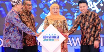 Kukuhkan Forum Jasa Konstruksi, Khofifah Ajak Pemangku Kepentingan Perkuat Sinergi Infrastruktur Jatim