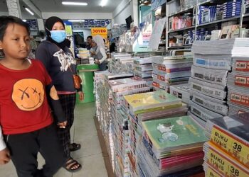 Jelang Tahun Ajaran Baru, Penjualan ATK di Kota Kediri Melonjak 40 Persen