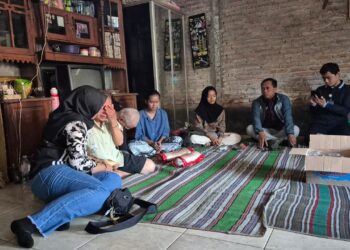 Jenguk Korban Kecelakaan KA Logawa, KAI Daop 7 Madiun Berikan Santunan