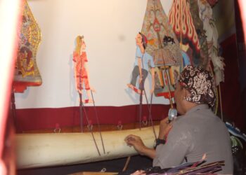 Filosofi Pagar Mangkok: Saat Wayang Kulit Jadi Pemersatu Tetangga di Kediri