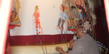 Filosofi Pagar Mangkok: Saat Wayang Kulit Jadi Pemersatu Tetangga di Kediri