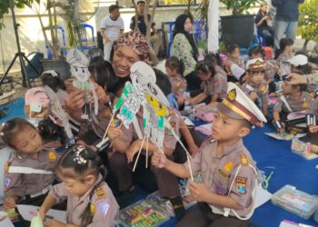 Peringati Hari Anak Nasional, Polres Kediri Kota Edukasi Anak Lewat Waton Sae di Mako Polsek Kediri Kota