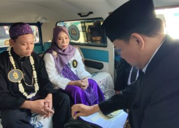 53 Pasangan Menikah di Dalam VW Kombi, Kota Kediri Raih Rekor MURI